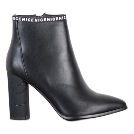 Filippo Stövlar med dekorativ häl svart