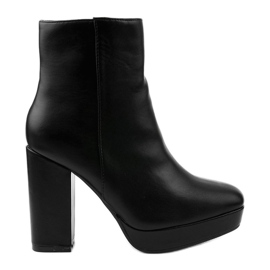 Svarta stövlar på Wintarish -stolpen