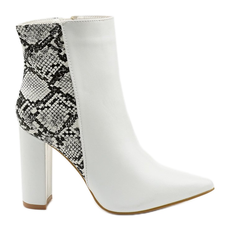 Vita stövlar på Shyvia -stolpen