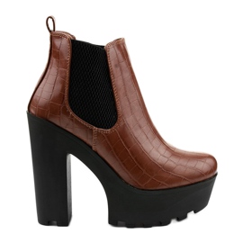 Kamelstövlar på Zellola -stolpen brun