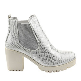 Silverstövlar på Amar -stolpen silver-