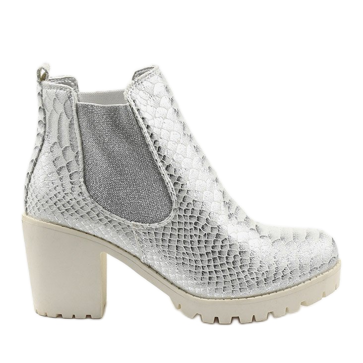 Silverstövlar på Amar -stolpen silver-