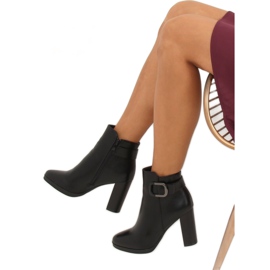 Svarta högklackade stövlar BM-9093 Svart