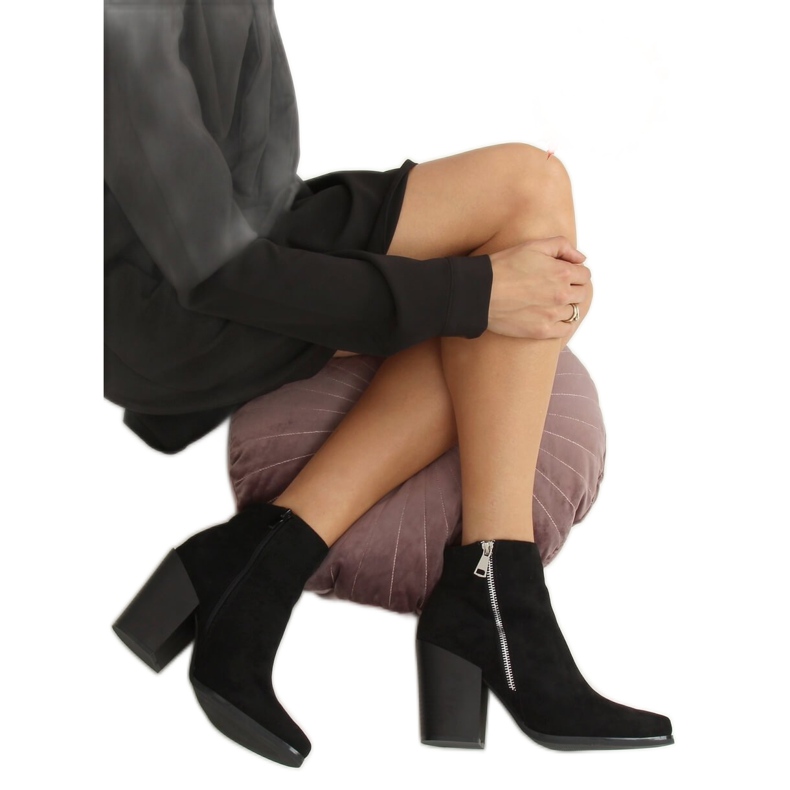 Svarta stövlar med breda hälar TX-1873 Svart