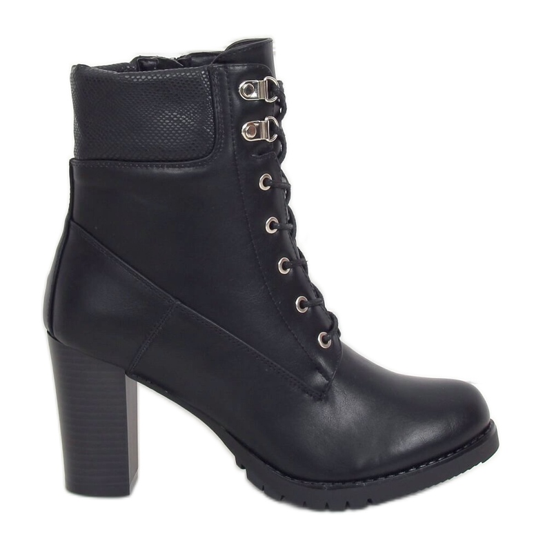 Svarta klackar i trä BH2567-KB Svart