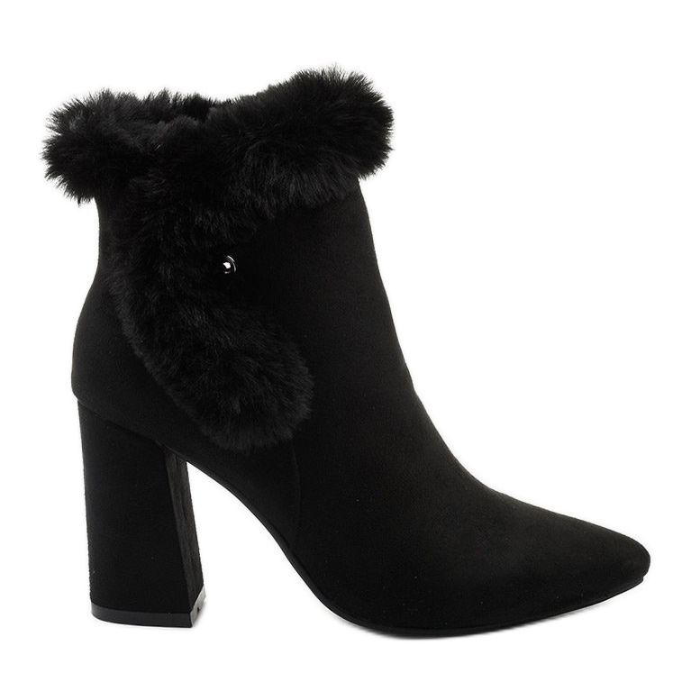 Svarta fotkängor på stolpe med Helike -dragkedja