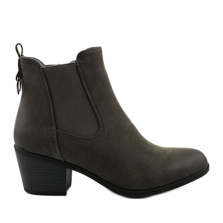 Grå stövletter i mocka på Tarrenscribe -inlägget