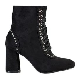 SHELOVET Knutna stövlar på ett inlägg svart