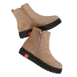 Platta skor på en beige NS150P Beige sula