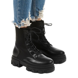 Svarta vandringsskor på Meadowcrest -plattformen