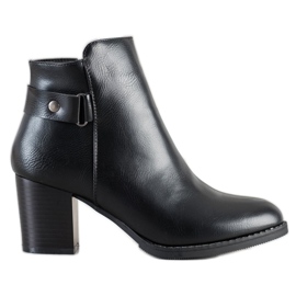 J. Star Bekväma stövlar på en stolpe svart