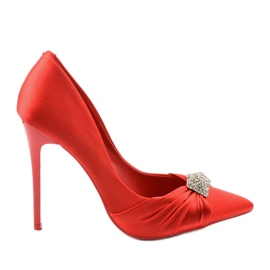 Röda pumpar på en Red Devil -häl