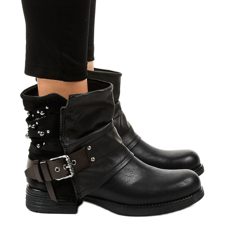 Svarta platta damstövletter för dam med M207 -dubbar