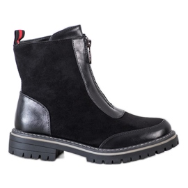 J. Star Varma arbetare på reglaget svart