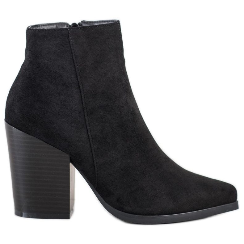 Super Me Svarta stövlar på ett brett inlägg