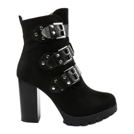 Svarta stövletter i mocka på Lilybank -stolpen