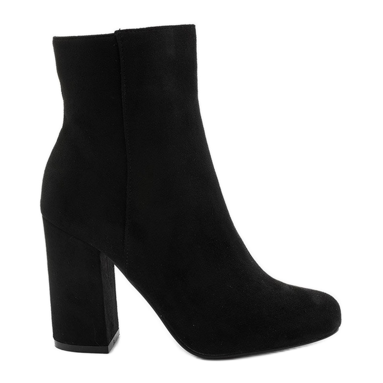 Svarta stövletter i mocka på Wenonah -stolpen