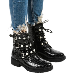 Svarta plattisolerade stövlar Torwain -pärlor