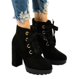 Svarta fotkängor i Athlis eko-mocka