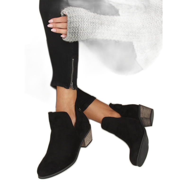 Svarta stövlar med utskurna svarta CM-8M4-1 Black Ii-kvalitet