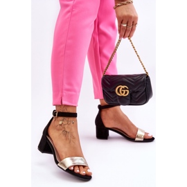 Layna bekväma svarta och guldsandaler med låg klack 1