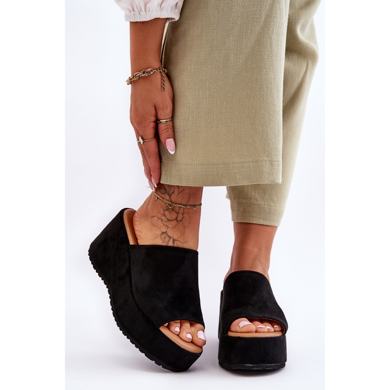 Damtofflor På En Massiv Plattform Svart Martina 1