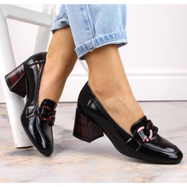 Svartlackerade damskor med dekorativa klackar Vinceza 10878 1