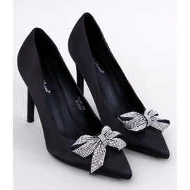 Satinnålar med rosett från Trini Black svart 1