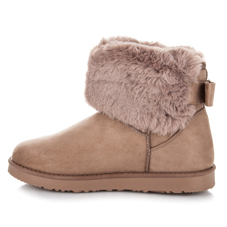 Kylie Muluki med en rosett brun 1