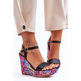 Damsandaler På En Färgglad Kil Svart Malibu 1