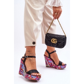 Damsandaler På En Färgglad Kil Svart Malibu 2