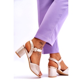 Vinceza Kvinnors ekosandaler på den gyllene metalliska inlägget 3