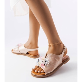 Vinceza Sandaler i guld dekorerade med Viinceza-kristaller gyllene 1