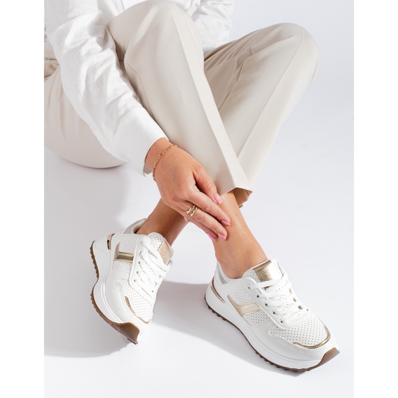 Vita sneakers på Shelovet-plattformen 1