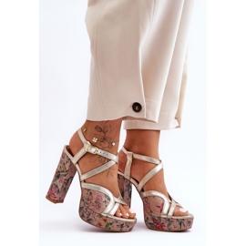 Lädersandaler på klackar Maciejka 06084-25 Guld gyllene 1