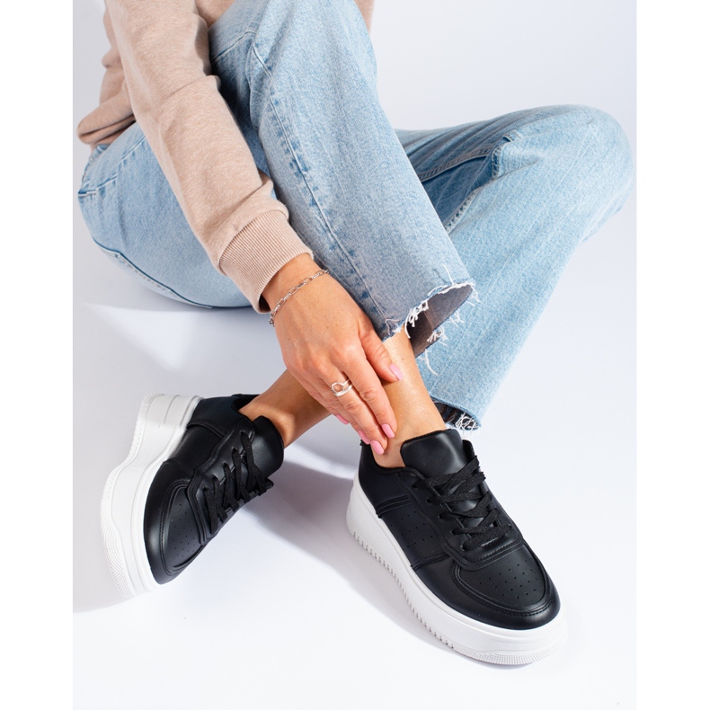 Svarta sneakers på hög plattform från Shelovet 1