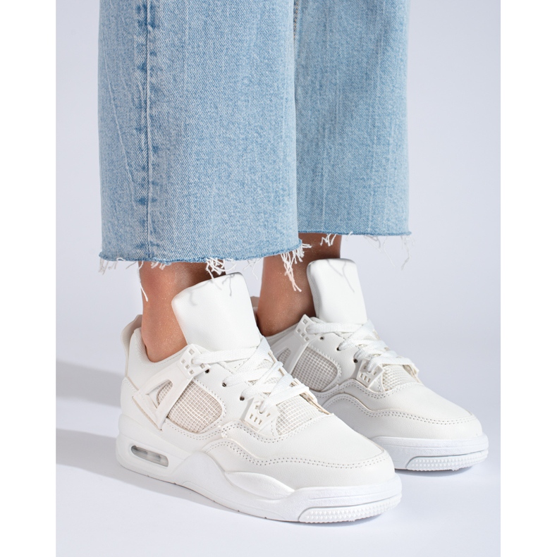 Vita sneakers med tjock sula från Shelovet 1