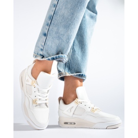 Vita sneakers med tjock sula från Shelovet 1