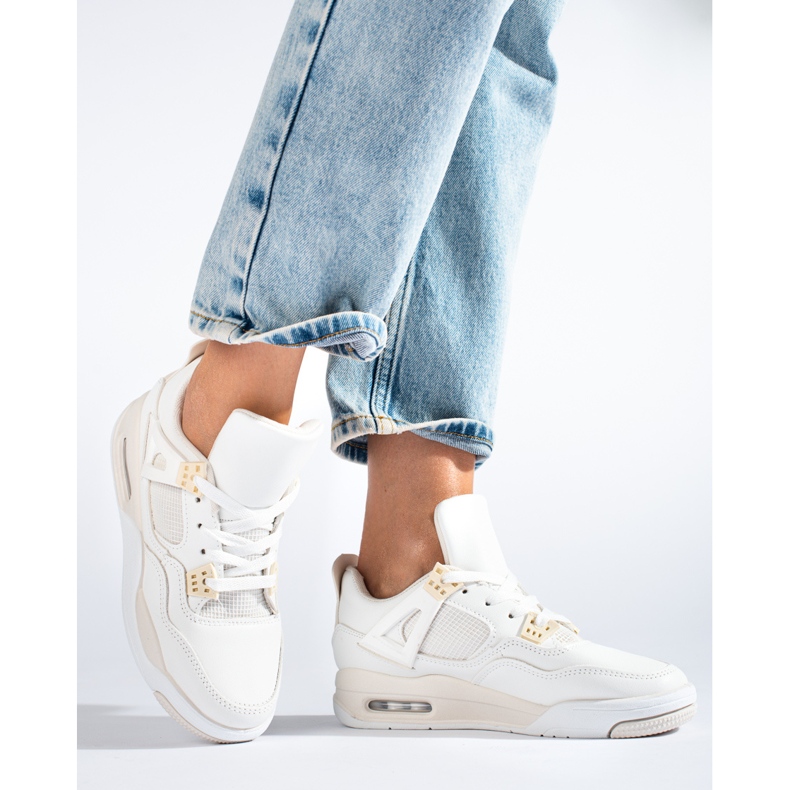 Vita sneakers med tjock sula från Shelovet 1