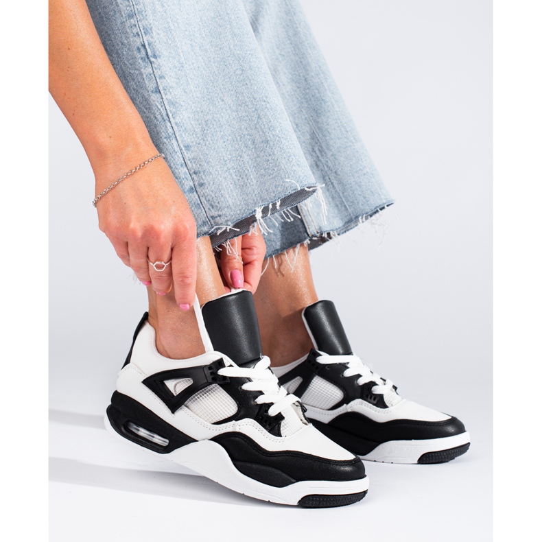 Svarta och vita sneakers med tjock sula från Shelovet 1