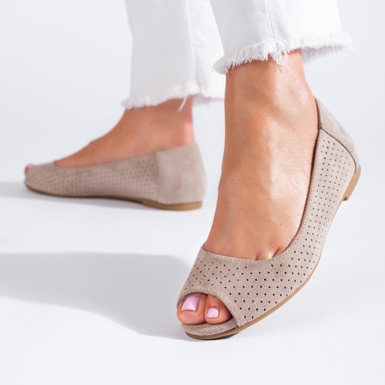 Kvinnors beige genombrutna ballerinor Shelovet 1