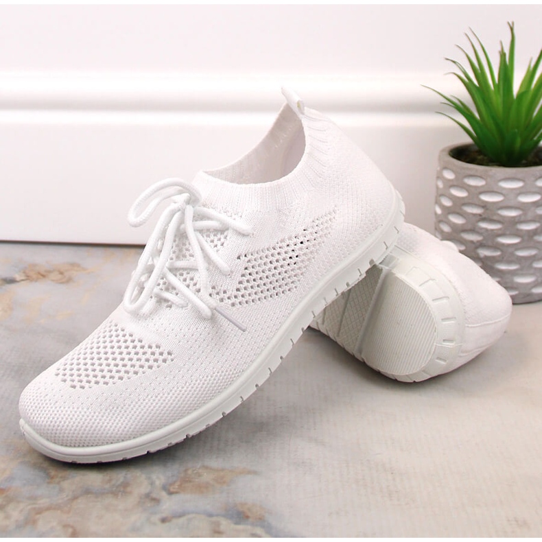 News Damsportskor slip on white NYHETER vit 1