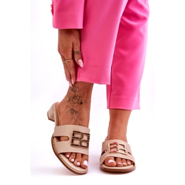 Elegant beige flip-flops för kvinnor med gulddekoration 5