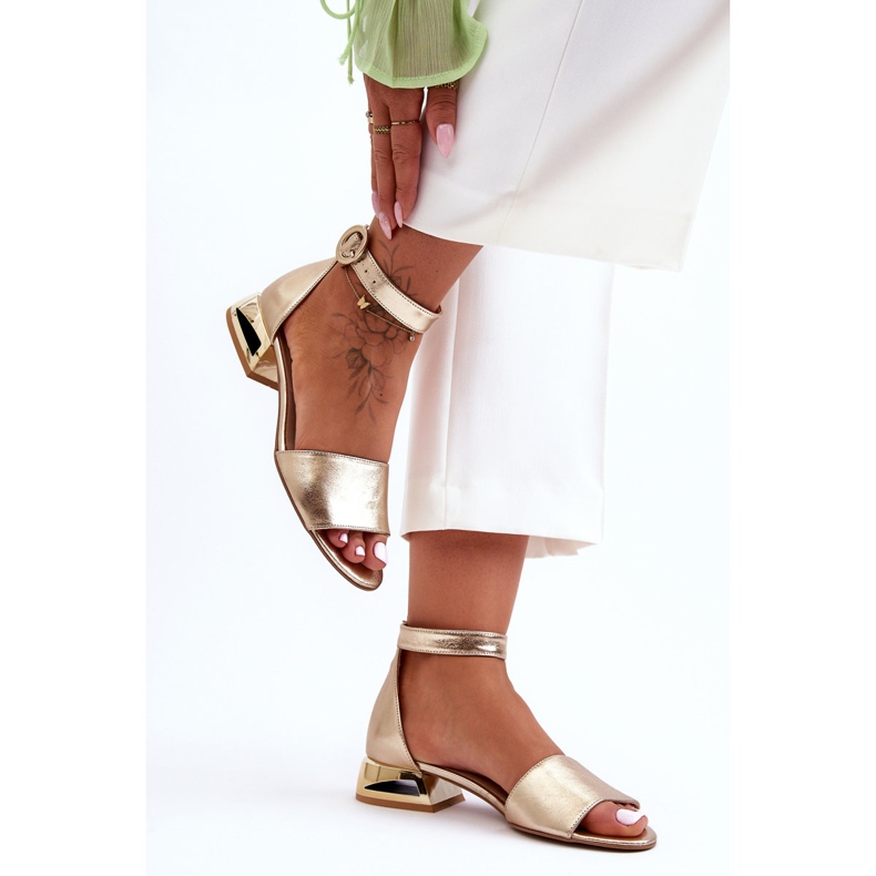 Lädersandaler på gyllene klackar Laura Messi 2143 guld 2
