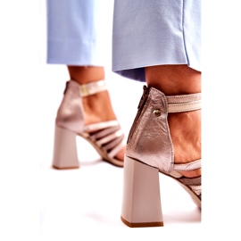 Lädersandaler för kvinnor på en stor bar Maciejka 05514-04 Beige-guld 2