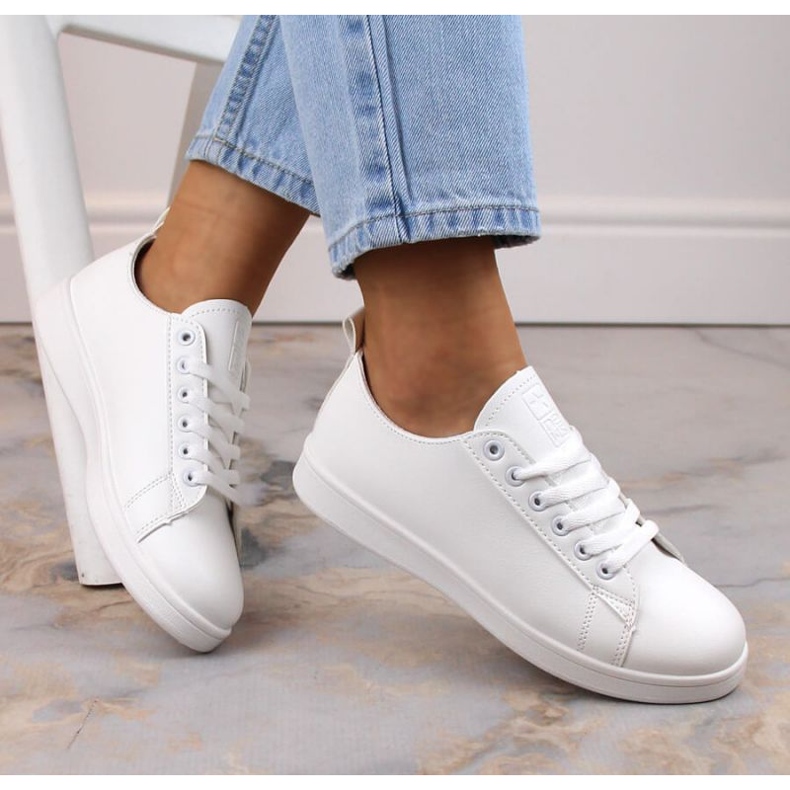 News Sportskor Nyheter W 23SP02-5786 vit 2