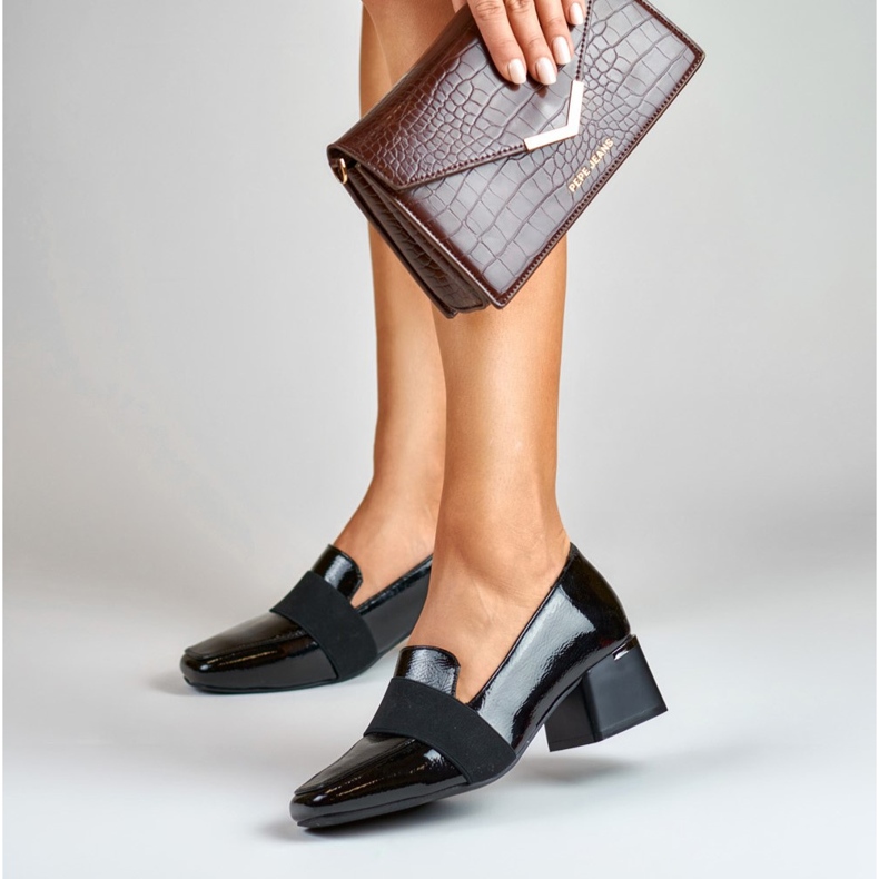 La.Fi Lackläderpumps med låga klackar svart 1