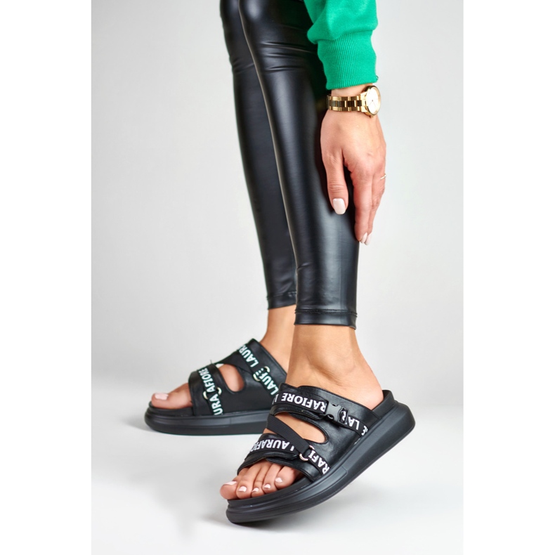 Snygga svarta tofflor från La.Fi 2