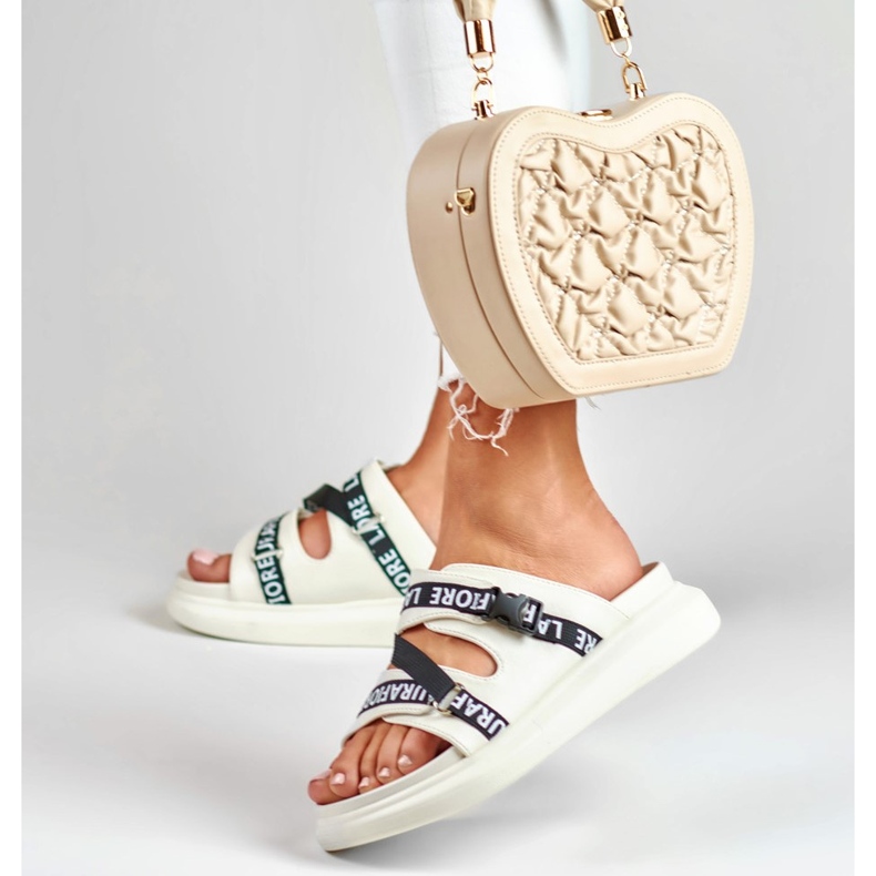 Snygga vita tofflor från La.Fi 1