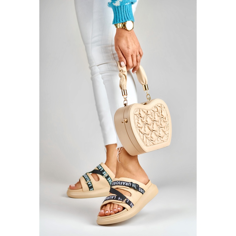 Snygga beiga tofflor från La.Fi beige 2